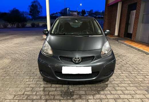 Toyota 1.0 VVT-i Confort