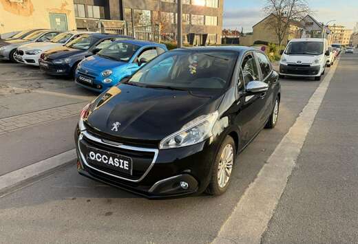 Peugeot 208 1.2i **12M GARANTIE**CARNET COMPLET**