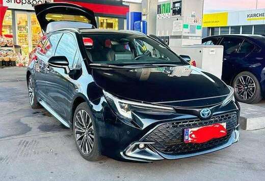 Toyota Touring Sports 1.8 Hybrid Dynamic