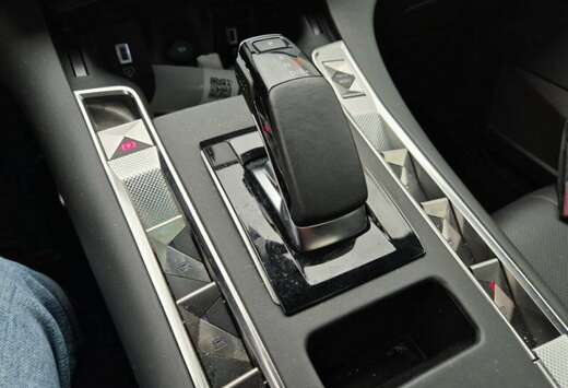 PHEV 1.6 E-TENSE 4x4 Opera