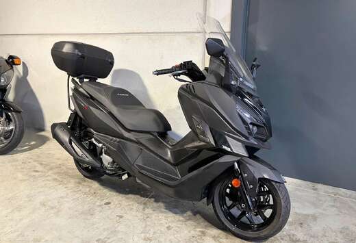 abs luxescooter met topcase