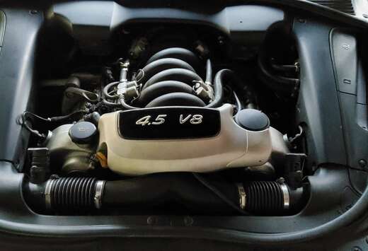 Porsche 4.5i V8 Tiptronic S