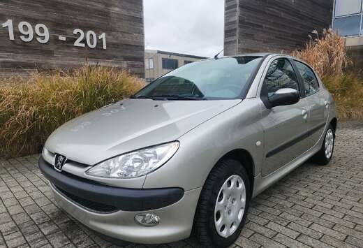 Peugeot 206 1.4i / Boite automatique/ 105.000 km