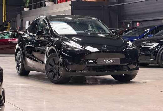 Tesla REAR WHEEL DRIVE - FULL BLACK - AUTOPILOT ACTIV ...