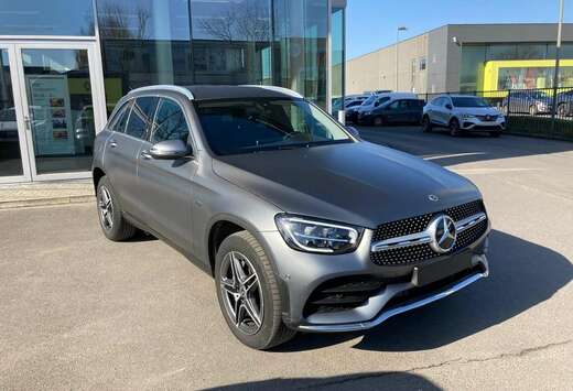 Mercedes-Benz 300e 4-Matic PHEV AMG-line