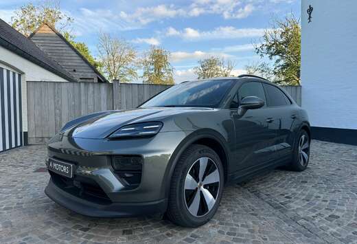 Porsche e-Macan 4 / 100 kWh /