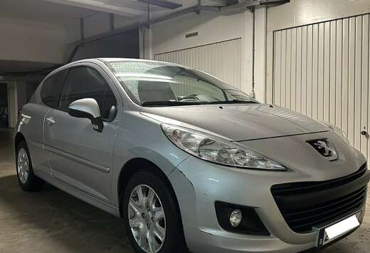 Peugeot + 1.4i airco/cruise/carplay