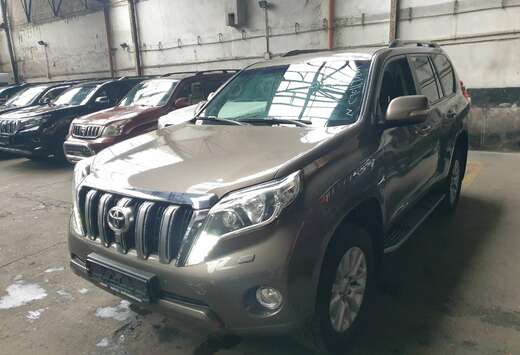 Toyota Landcruiser 3.0 D-4D Premium   7 places