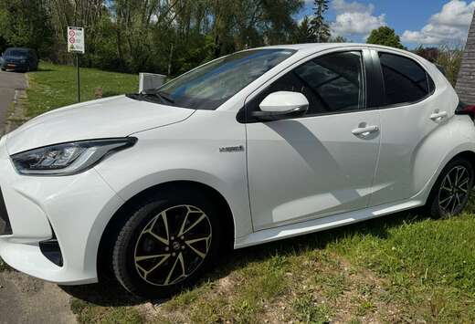 Toyota 1.5 hybrid e-CVT Comfort LHD