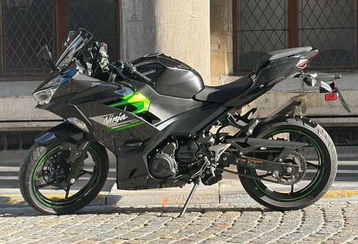 Performance pack met Akrapovič uitlaat en sliders