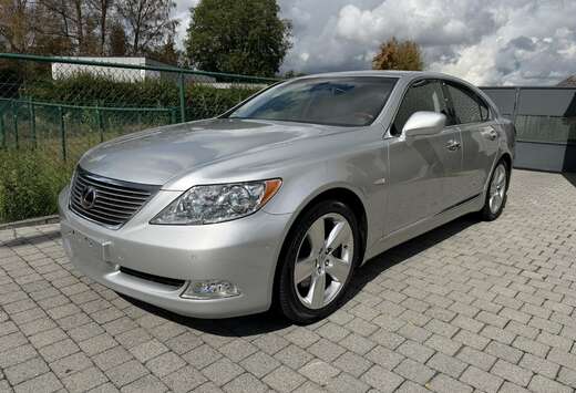 Lexus 4.6i V8
