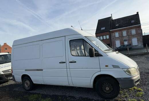 Mercedes-Benz 208cdi