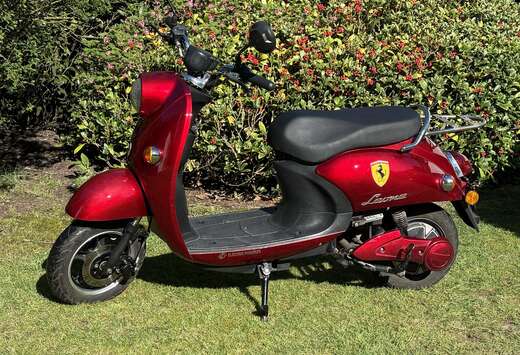 Ferrari E-leone Scooter