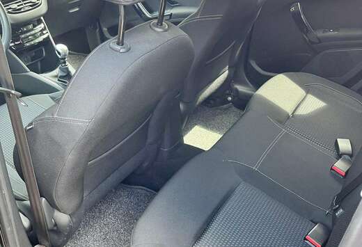 Peugeot 208 1.2 PureTech Signature S
