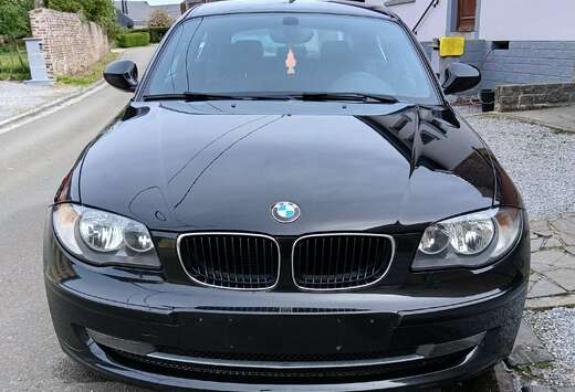 BMW 116 d Crossed Flag