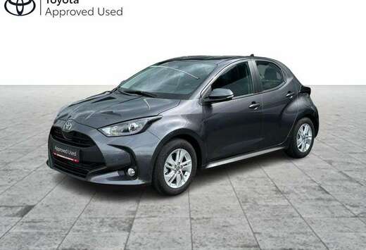 Toyota 1.5HYB DYNAMIC + HEATED SEATS