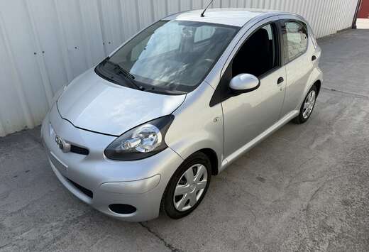Toyota 1.0i Carplay