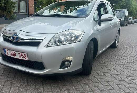 Toyota 1.8 Hybrid Life