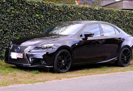 Lexus IS 300h F Sport