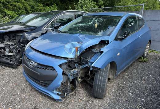 Hyundai ** 1.4i ** Comfort ** Accidentée ** marchand ...