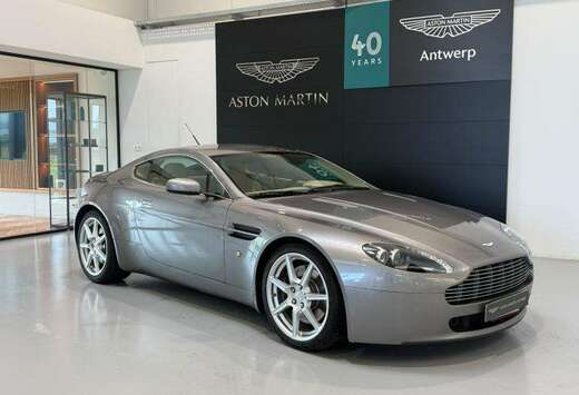 Aston Martin V8 Vantage - Manual Transmission