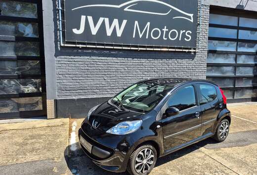 Peugeot 107 1.0i