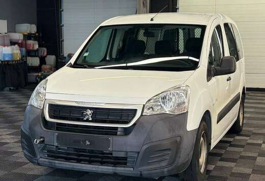 Peugeot BENZINE bj2017 MANUEEL EUR6b