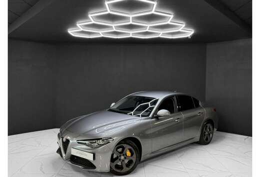 Alfa Romeo 2.0 Turbo AT8 Super