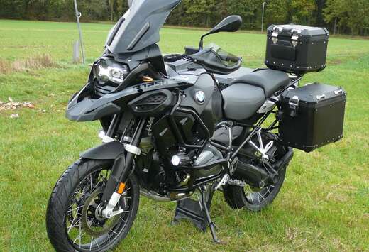 BMW FULL BLACK
