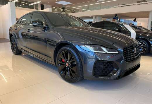 Jaguar R-Dynamic Black