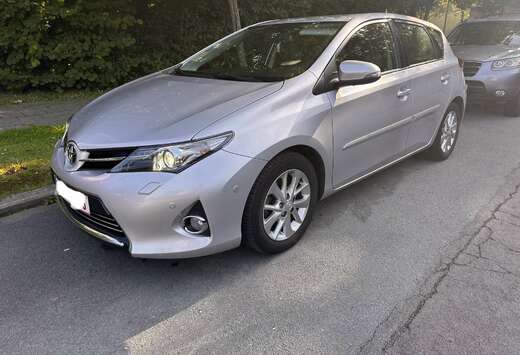 Toyota 1.6i automat 90.000 km