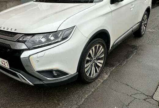 Mitsubishi Outlander 2.0i 4WD Instyle 7S CVT
