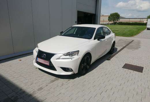 Lexus IS 300h SHADOW EDITION
