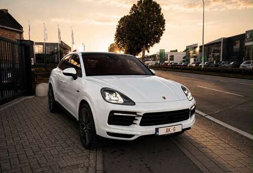 Porsche Coupé E-Hybrid 3.0 Turbo V6 (346 kW)