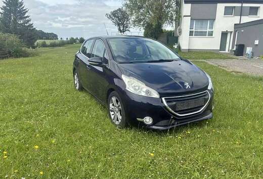 Peugeot 208 1.2i Allure