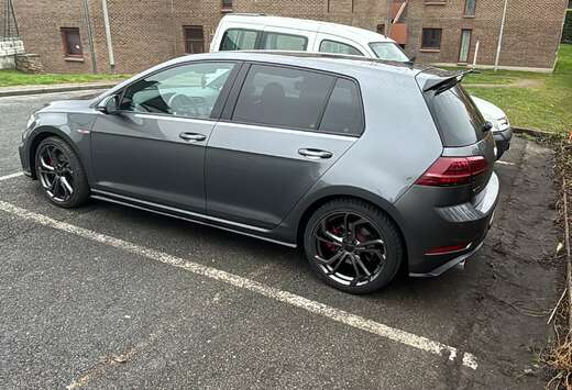 Volkswagen Golf 2.0 TSI Performance DSG