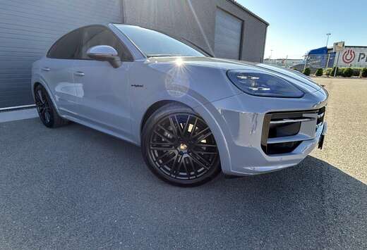 Porsche cayenne coupe hybride sport model 2024