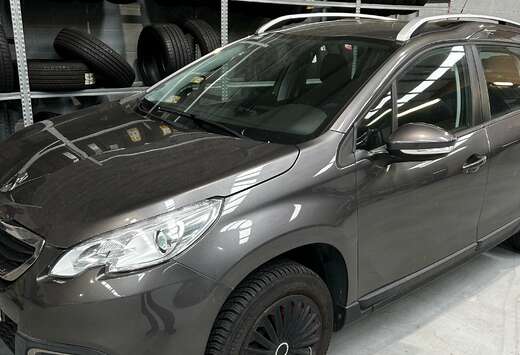 Peugeot 2008 1.2i PureTech Urban Cross