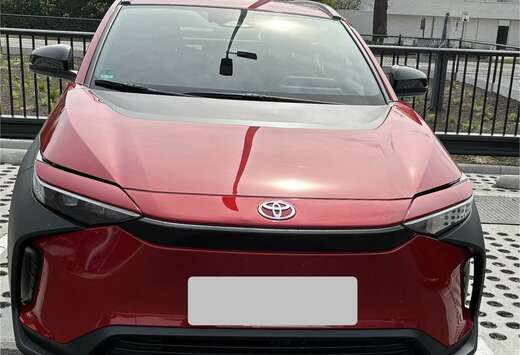 Toyota 71.4 kWh iAWD Solar