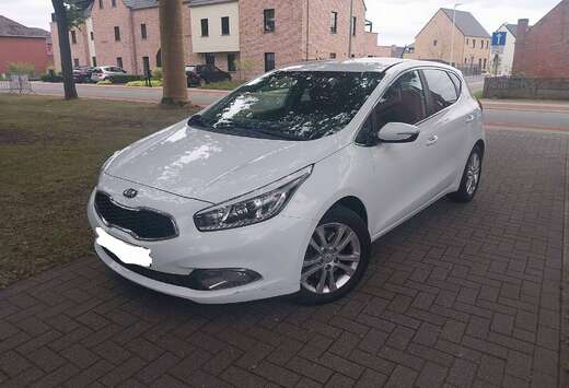 Kia Cee\'d 1.6 CRDi Executive ISG EcoDynamics DPF