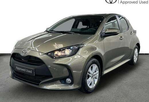 Toyota HEV Dynamic  carplay  camera  alu