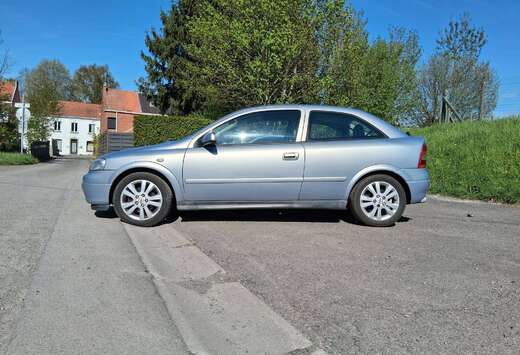 Opel 1.8i XE 16v Sport