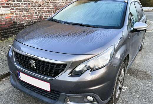Peugeot 2008 1.2i PureTech Style