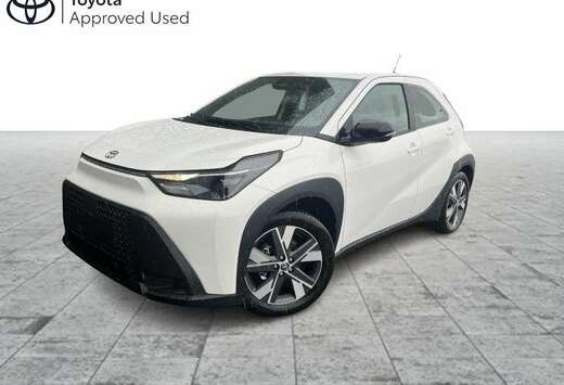 Toyota 1.5 Hybrid Play + Active Pack