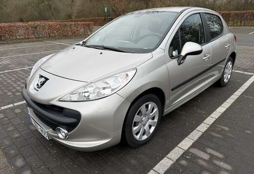 Peugeot 207 1.4i 16v avec Airco