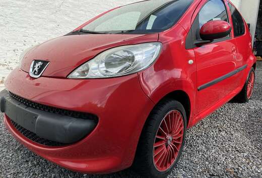Peugeot 107 1.0i Trendy Prête à Immat. de Suite