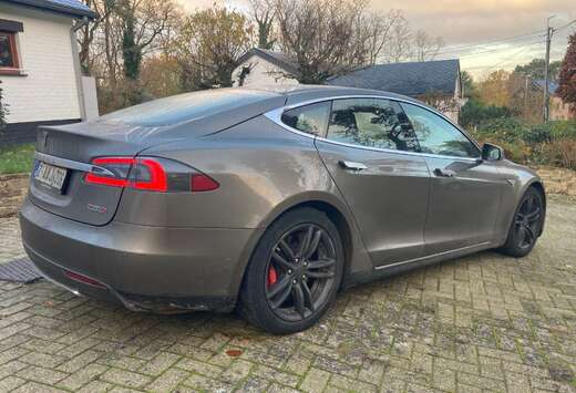 Tesla 85 kWh Performance Dual Motor