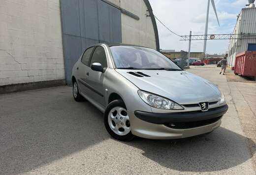 Peugeot 1.4i XT Crystal