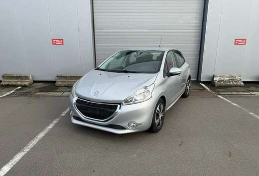 Peugeot 208 1.2i MARCHAND/EXPORT