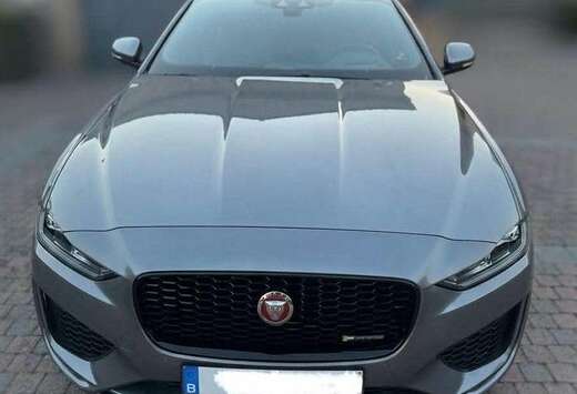 Jaguar XE 2.0 T P250 R-Dynamic Black